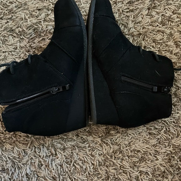 Youth girl’s Dream Pairs boots (black/quarter zip), Size 3: $10 - Picture 10 of 12